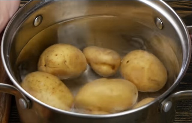 отварить картофель для гарнира