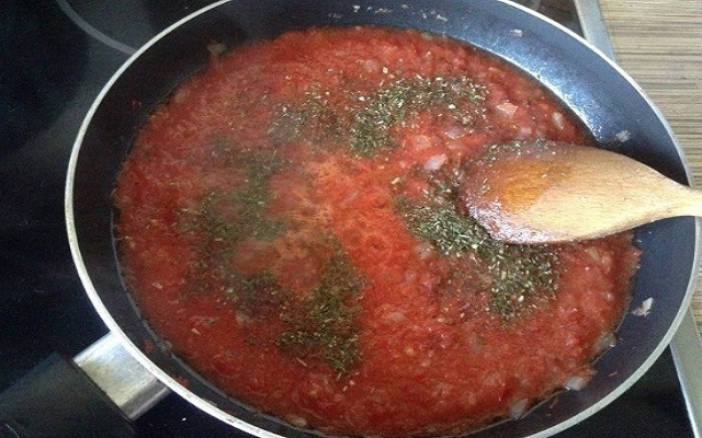 пюре из томатов со сладким перцем, приправы
