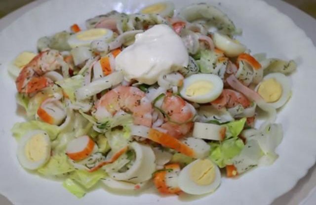салат с креветками и кальмарами рецепт