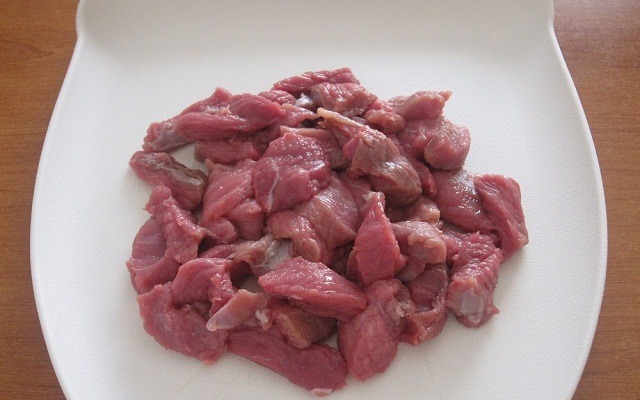 нарезать мясо брусочками