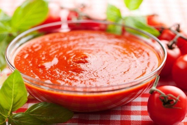 Кетчуп из помидор и базилика