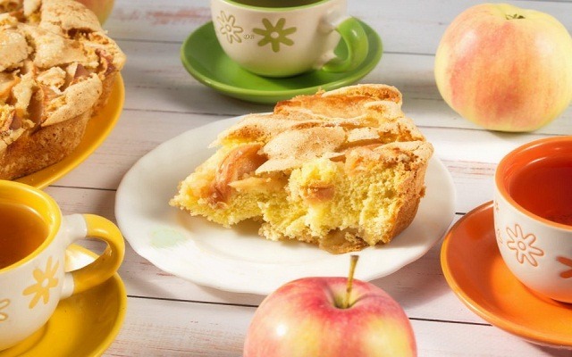 пирог с яблоками шарлотка