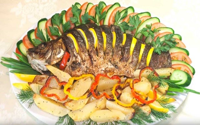 рыба запеченная с овощами
