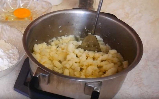 сделать пюре из картофеля