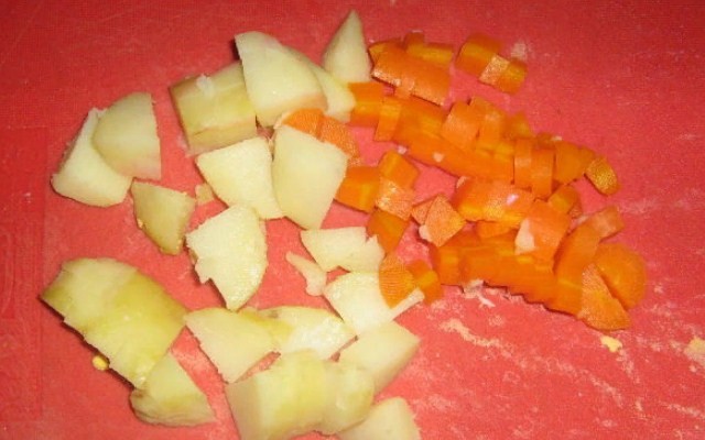 Порезать картофель, морковь