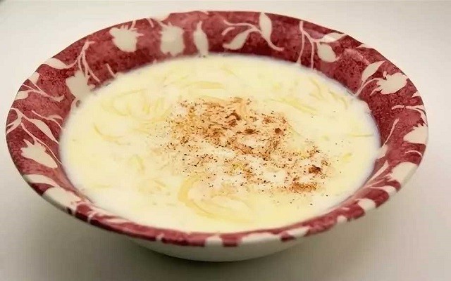 Молочный суп с вермишелью и яйцом