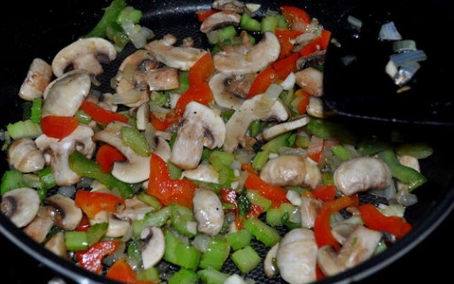 жарим грибы и овощи