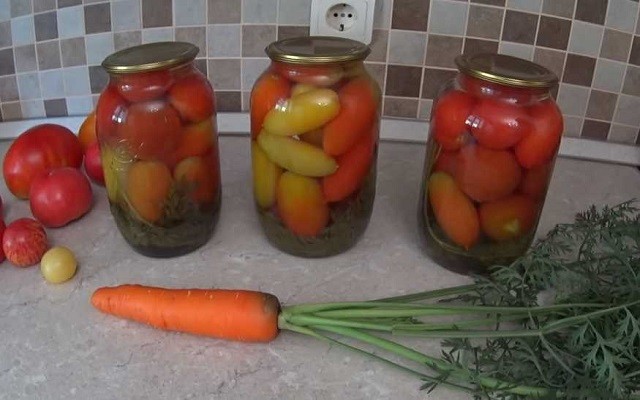 томаты морковной ботвой