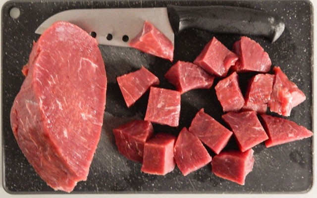 нарезать мясо