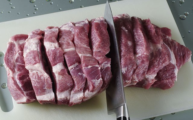 сделать надрезы в мясе