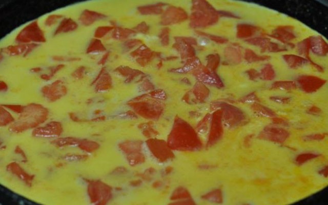 omlet s pomidorami 04