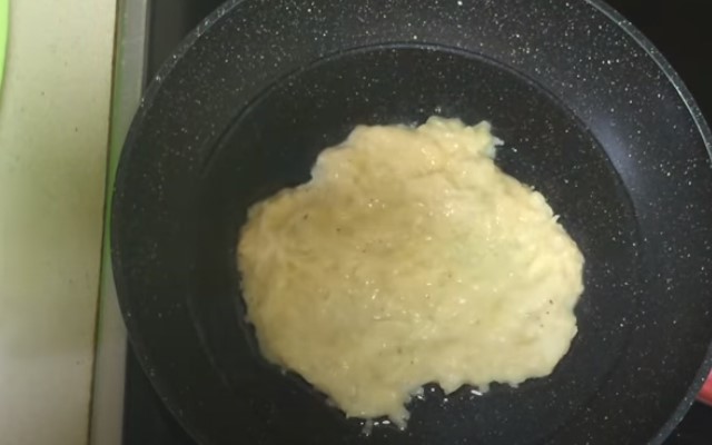 картофель в сковороду