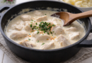 Куриные кусочки в сметанном соусе на сковороде